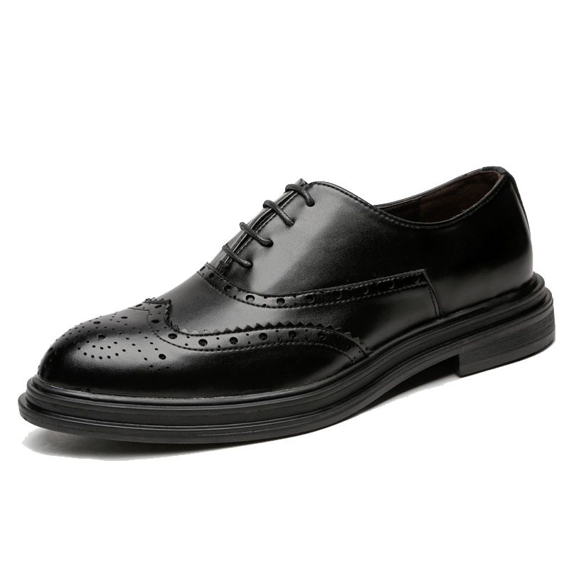 Spring Brogue Sko Herre Sko Vår Trend Sko Casual Business Dress Sko Spisse Tå Svarte Bryllup Sko