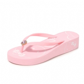 2024 Kreative Nye Kvinner Hello Kitty Søte Flip Flops Med Mellomhæl Rhinestone Sommer Kile Sandaler Tøfler Sko