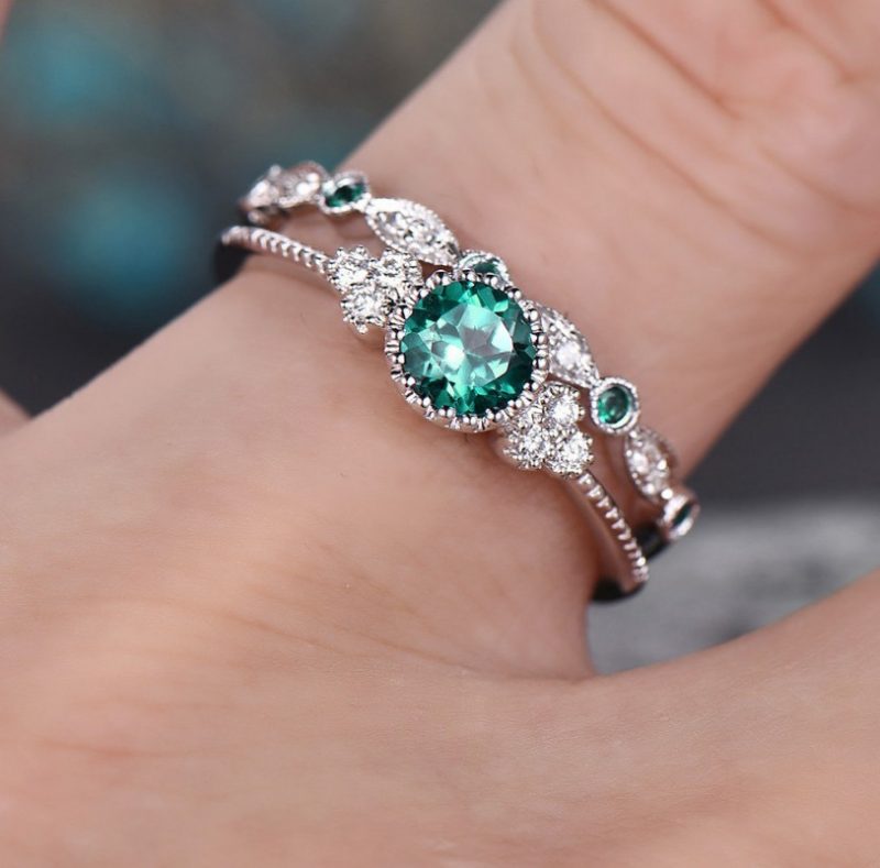 Ringer Mote Zirconia Kvinners Sett Med To Micropaved Emerald Ring Smykker