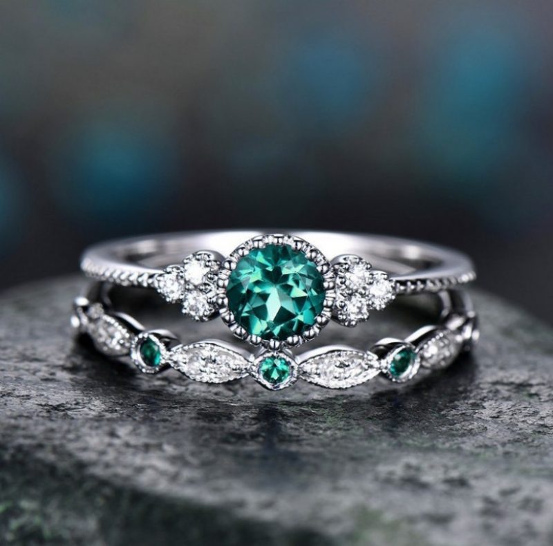 Ringer Mote Zirconia Kvinners Sett Med To Micropaved Emerald Ring Smykker