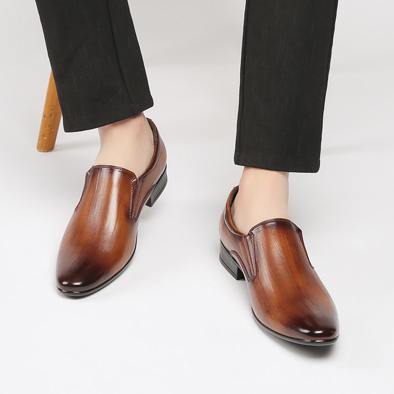 2024 Nye Uformelle Slip-on Business Formell Kjole Sko Mannlig Gentleman Loafers Pustende Tidevann