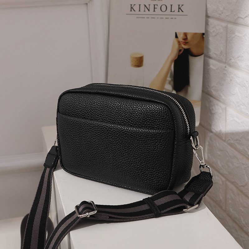 Trendy Kvinner 2024 Ny Ensfarget Pu Messenger Bag Dame Liten Veske Skulder Bag Firkantet